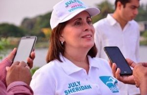 Inicia campaña July Sheridan con recorrido en Minatitlán, Veracruz