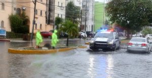 Continúan atenciones a principales vialidades de Benito Juárez ante las lluvias