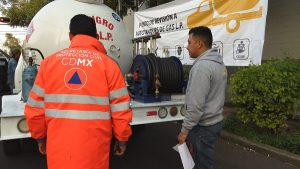 Revisan 93 autotanques y 7 camiones repartidores de gas L.P en CDMX