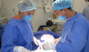 Cirugías extramuros reducen saturación de hospitales en Tabasco
