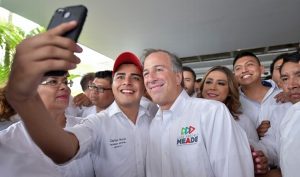 Promete Meade seguridad laboral a petroleros en Poza Rica, Veracruz