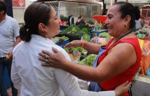 Apoyaremos a sectores productivos afirma Violeta Caballero en el Mercado de Tamulté