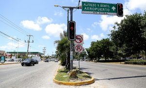 Implementa Transito de Benito Juárez prohibición de vuelta a la izquierda en avenidas Xcaret y Coba