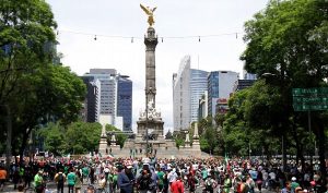 Celebran en el Ángel de la Independencia el triunfo de México sobre Alemania
