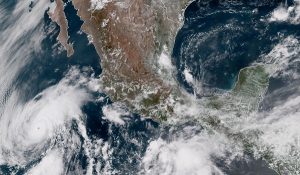 Se mantienen pronósticos calurosos, sin descartar lluvias por nueva Onda Tropical en la península de Yucatán