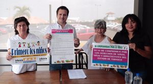 Firma Gerardo Gaudiano los Diez Compromisos por la Niñez