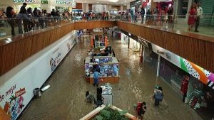 Lluvia intensa ocasiona inundaciones en Guadalajara