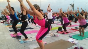 Realizan práctica masiva de yoga en Boca del Río, Veracruz