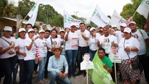 Presenta Castro Bello propuestas a los habitantes de Escárcega
