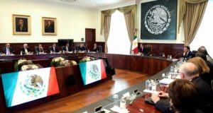 Peña Nieto revisa con gabinete compromisos y procedimiento de cambio de poderes