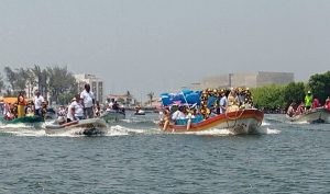 Realizan tradicional recorrido de Santa Ana por el Río Jamapa en Boca del Río, Veracruz