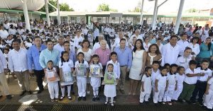 Inaugura Núñez ciclo escolar con entrega de libros de texto gratuitos