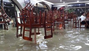 Fuertes inundaciones tras lluvias en el puerto de Veracruz