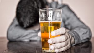 Revela estudio que resaca por consumo de alcohol perdura por más de un día