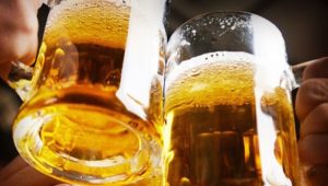 Podrías estar en riesgo de sufrir demencia por no tomar alcohol: UCL