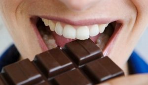 Consumo moderado de chocolate ayuda a mantener el colesterol y triglicéridos bajo control: IMSS
