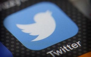 Identifica Twitter 10 millones de cuentas falsas a la semana
