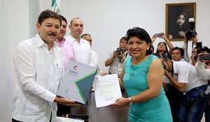 Se entrega el sexto Informe de Gobierno al Congreso de Yucatán