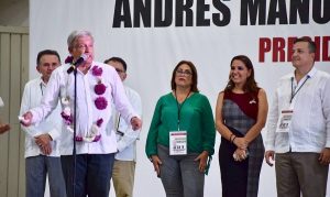 Refrenda AMLO su compromiso con Mara Lezama y Cancún