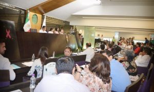 Arman polémica diputados de Campeche por encuesta sobre construcción del NAIM