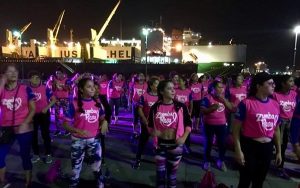 Más de mil mujeres realizan Zumba Rosa en Veracruz