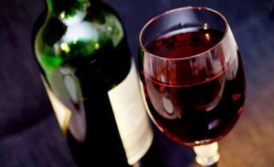 Cuidado, tomar diario un vaso de vino aumenta el riesgo de muerte
