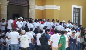 Sindicalizados marchan hasta el Ayuntamiento de Campeche