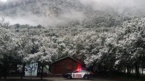 Montañas de Nuevo León, cubiertas de nieve por onda gélida