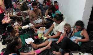 Brigadas de salud de la UV apoyan a migrantes hondureños