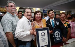 Obtiene Centro constancia Guinness World Records por Tamal  Más Largo