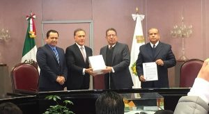 Entrega Yunes Linares al Congreso de Veracruz segundo informe de labores
