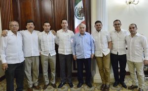 Ante Gobernador Núñez, rinden protesta siete notarios públicos