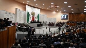 Congreso de Veracruz entregará Medalla Ruiz Cortines al poeta Juan Hernández