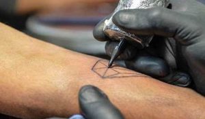 Tatuajes, uno de los mayores riesgos para contraer hepatitis C
