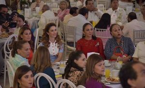Encabeza Christelle Castañón de Moreno “Desayuno bazar navideño 2018” en Ciudad del Carmen