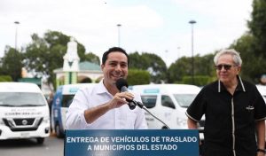 Cumple Vila Dosal con la entrega de 150 vehículos de traslado médico a municipios