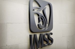 Solo médicos y sindicalizados se salvaran de ser despedidos en el IMSS