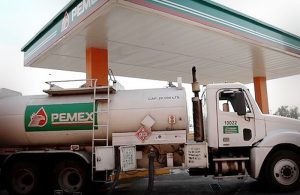 Para resolver desabasto, Pemex aumentara número de autotanques