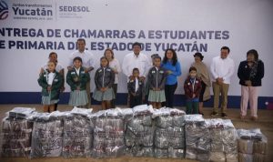 Con entrega de chamarras, se beneficia a más de 208 mil niñas y niños en Yucatán