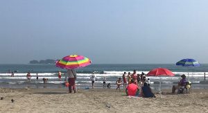 Aprovechan turistas nacionales para visitar playa de Boca del Rio y Puerto de Veracruz