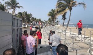 Inicia la colocación de gradas para el Carnaval en Veracruz