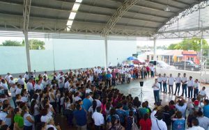 Inaugura Alejandro Moreno Cárdenas cancha techada en Calkini con una inversión de 3.2 MDP