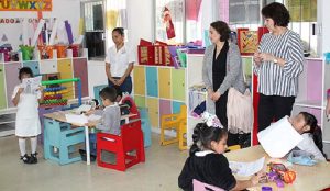 Presidenta del DIF Tabasco conoce aprendizaje que reciben niños en Cendis