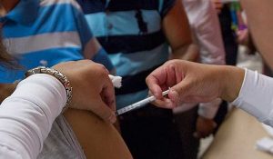 Menos de la mitad de la población se vacuna de manera voluntaria