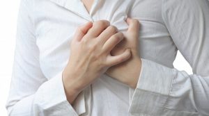 Estos son los síntomas que presentan las mujeres antes de un paro cardíaco
