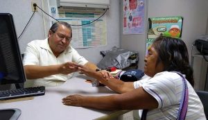 Alerta IMSS Campeche, sobre enfermedad de Parkinson
