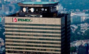 Producción de Pemex cae 10.3% en abril
