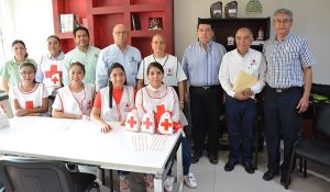 Comunidad universitaria de la UJAT realiza donativos a la Cruz Roja