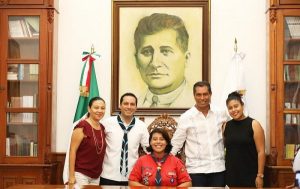 El Gobernador Mauricio Vila Dosal entrega distinción de Gobernadora por un Día a la joven scout Andrea Josefina Sauma Vargas