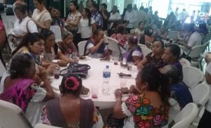 Se reúnen más de 100 parteras y médicos tradicionales de Yucatán